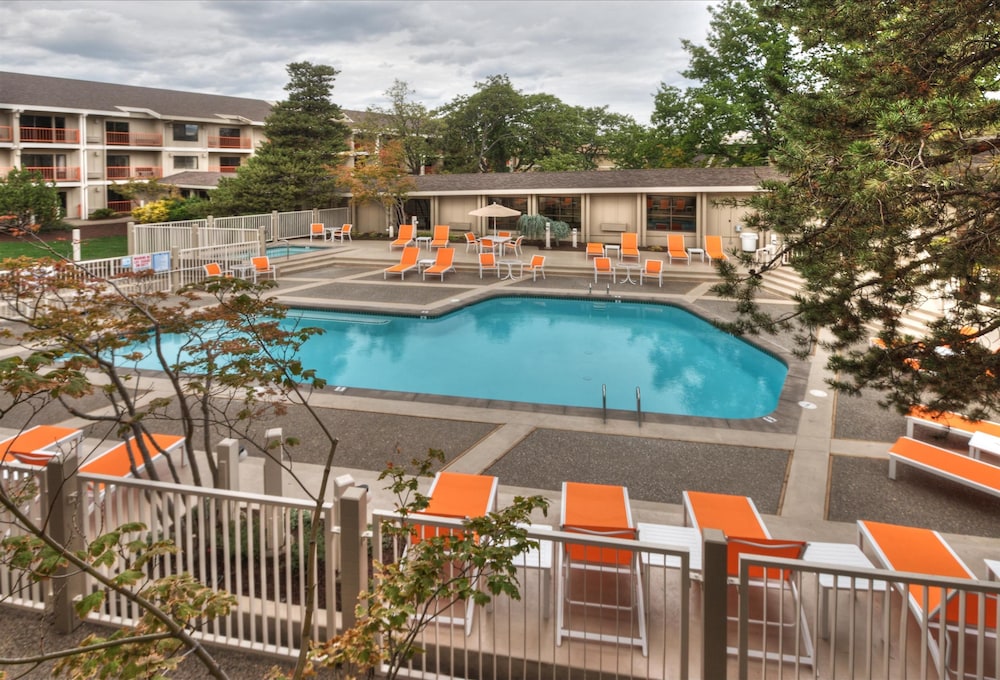Ashland Hills Hotel & Suites - photo 45