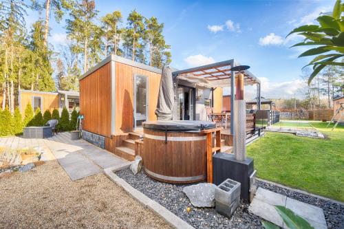 Mobilheim am Murner See private Sauna privater Badezuber — 4-Star Luxury Hotel in Wackersdorf, Germany