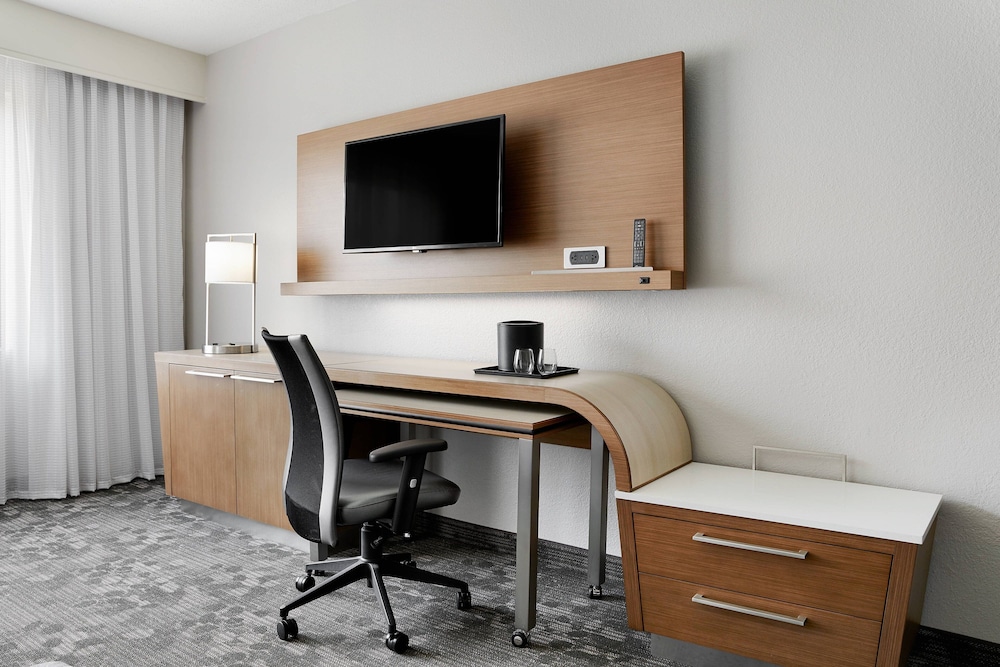 Courtyard by Marriott Milwaukee Downtown - photo 15