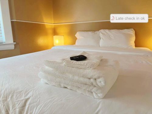 Puro Cuarto Room 10 min Downtown 15 to Airport in Cleveland, United States