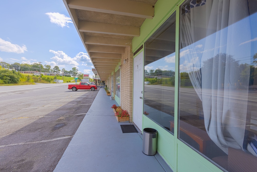 Sonrise Inn Lincoln Hwy By OYO - photo 78