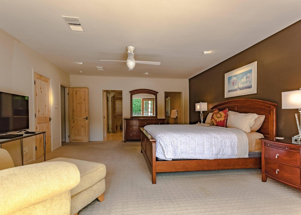 The Sol Lesser Estate - photo 8
