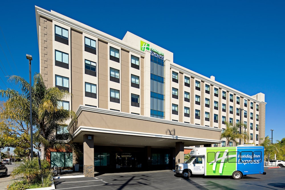 Holiday Inn Express Los Angeles Airport by IHG - carbon neutral hotel in Los Angeles