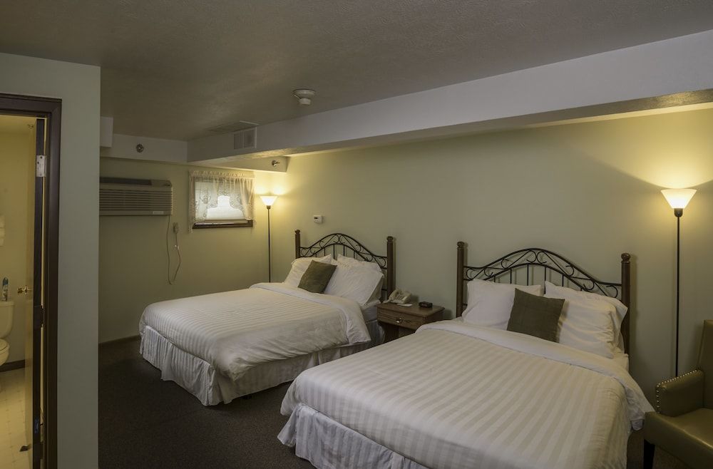 Sugarcreek Village Inn - photo 13