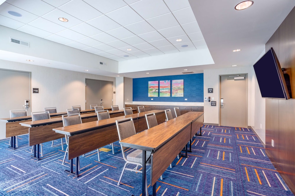 Hampton Inn by Hilton Bedford - photo 38