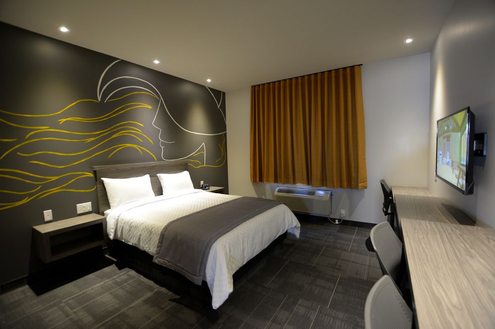 Hôtel Ô Laval in Laval, Canada