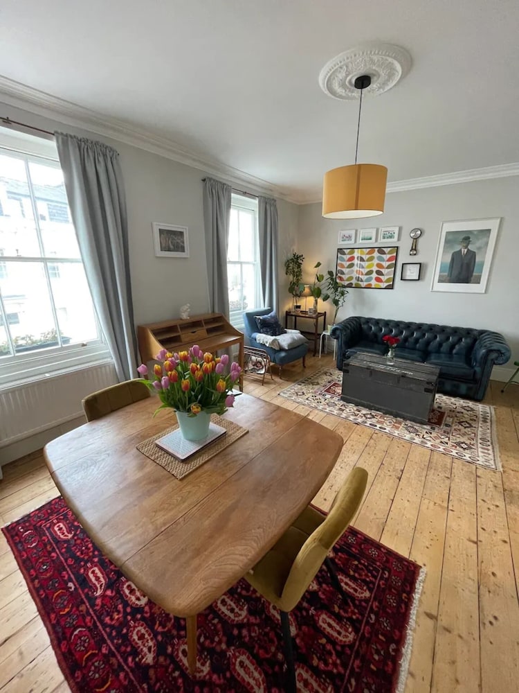 Beautiful Vintage Style 1BD Apartment Pimlico — 4-Star Luxury Hotel in London, United Kingdom