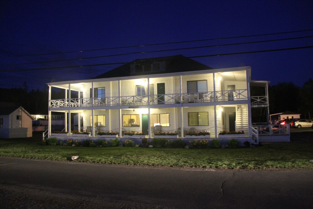 Bluebird Ocean Point Inn - photo 41
