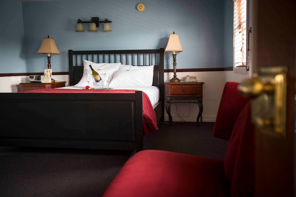 Delta King Hotel - photo 6