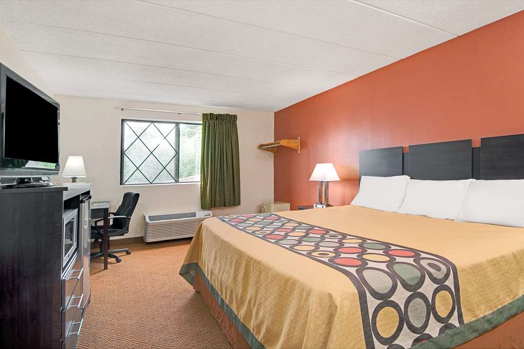 Super 8 by Wyndham Stamford New York City Area - photo 10
