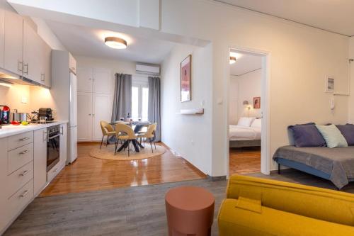 Modern 1BR 19min to Center Fiber Internet — 4-Star Luxury Hotel in Athens, Greece