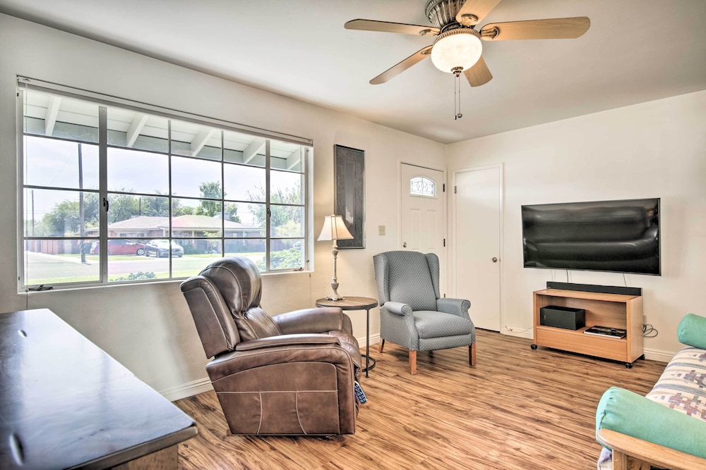 Phoenix Desert Getaway: Pool Grill & EV Charging - last minute hotel in Phoenix