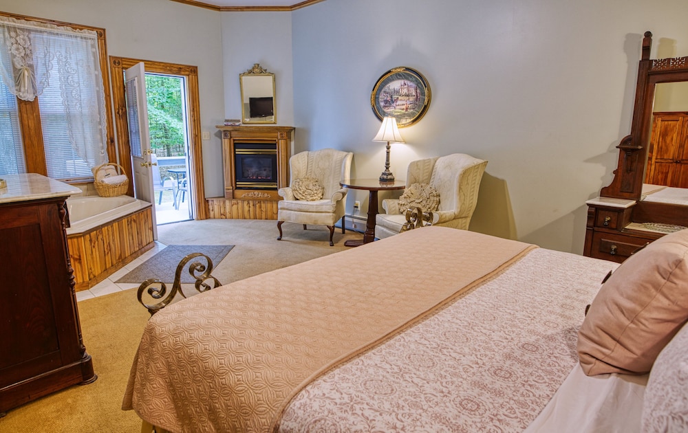 Rockwell Falls Inn and Wine Bar - photo 29