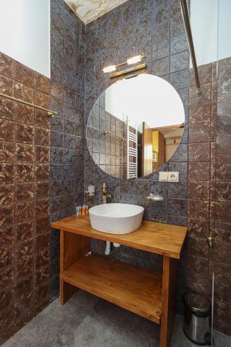 One bedroom apartment with Balcony near Fabrika