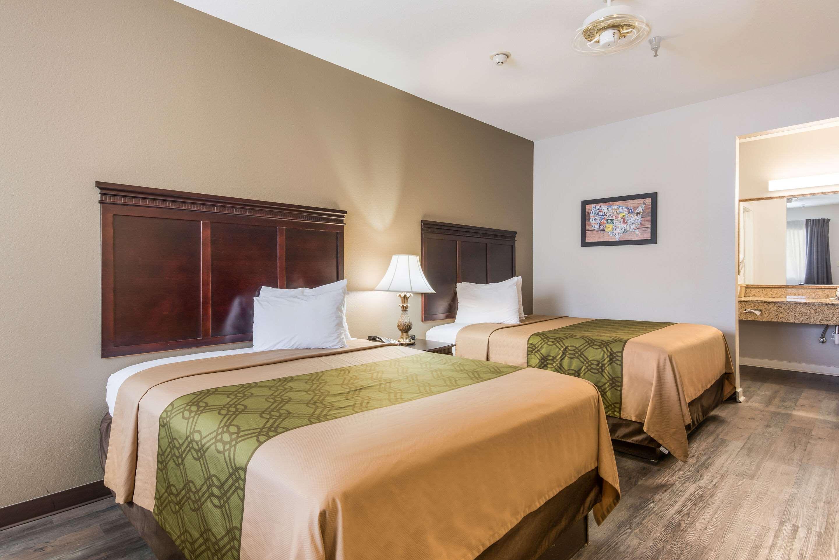 Bryant Inn & Suites - photo 6