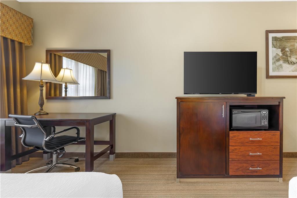 Best Western Plus Monica Royale Inn & Suites - photo 33