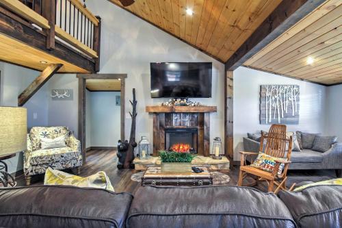 Smoky Mountain Loft Amazing Views Hot Tub 560 FREE tickets each paid day - photo 18