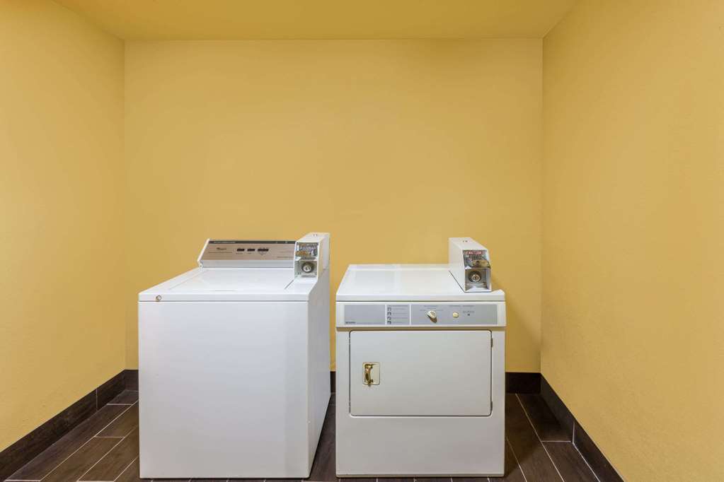 Days Inn by Wyndham Uvalde - photo 14