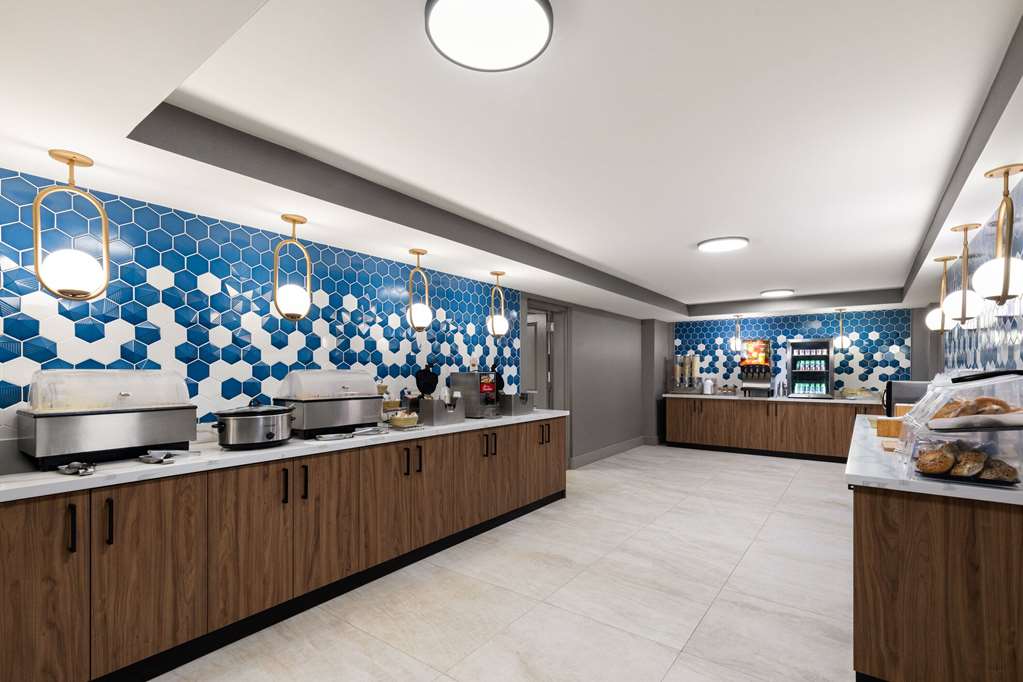 La Quinta Inn & Suites by Wyndham Knoxville Papermill - photo 10