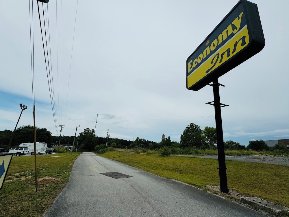 Economy Inn Crossville - photo 12