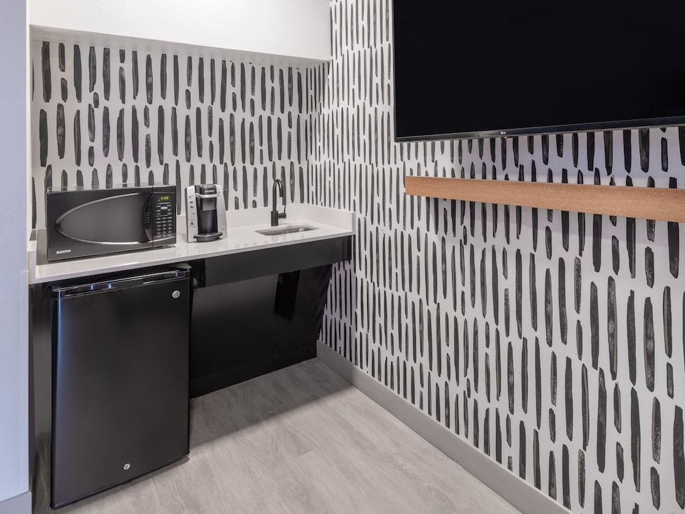 Atwell Suites Austin Airport by IHG - photo 41