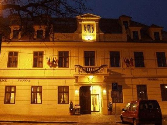 Hejtmanský dvůr — hotel in Slany