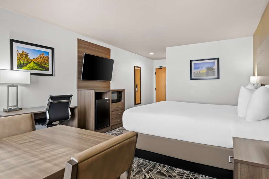 Best Western Plus Caldwell Inn & Suites - photo 40