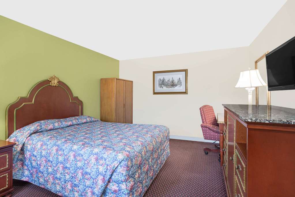 Knights Inn Emporia - photo 8