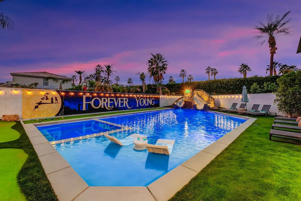 Forever Young Crocslide Pickleball 7BD Game Rm in Indio, United States