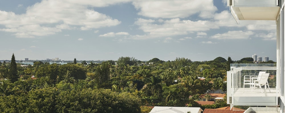 Four Seasons Hotel at The Surf Club - photo 92