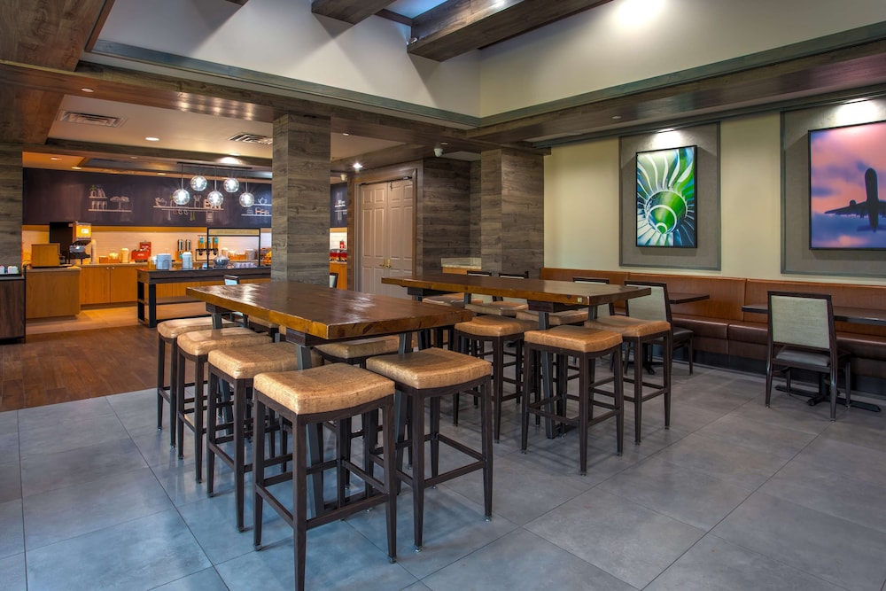 Hampton Inn & Suites Newark Airport Elizabeth - photo 43