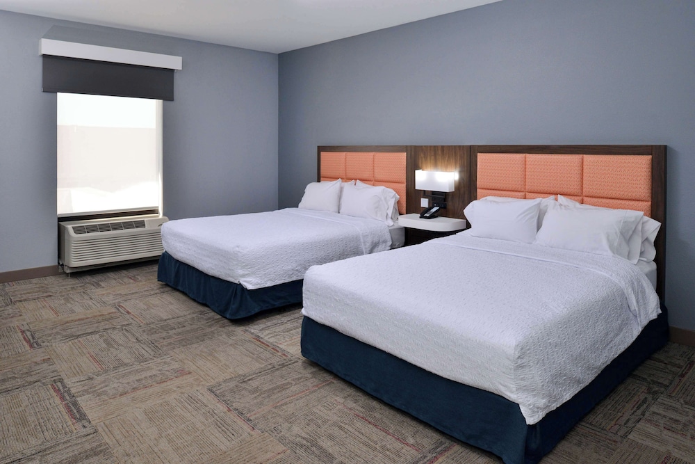 Hampton Inn Kansas City Northeast - photo 34