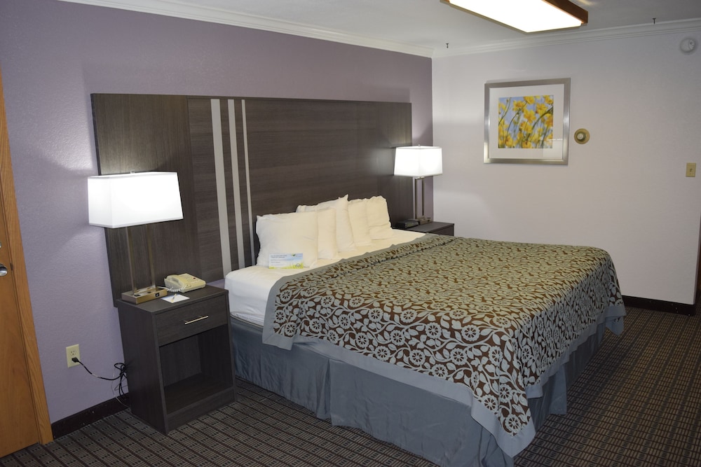 Days Inn by Wyndham Rock Falls - photo 12