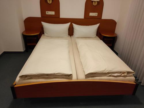 Hotel Zur Eisenbahn — hotel in Rodgau
