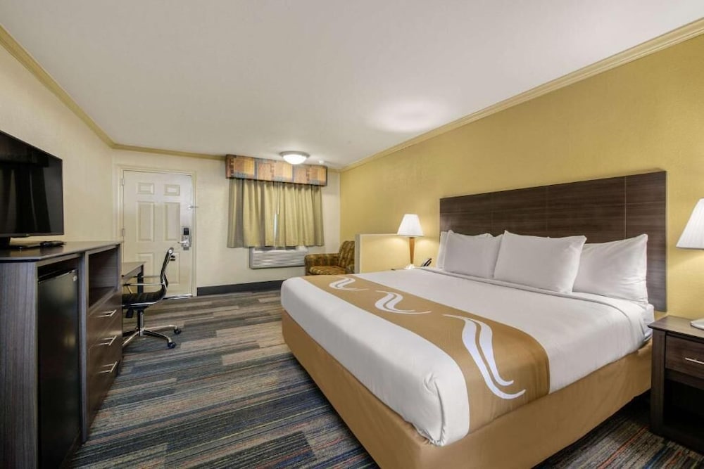 Hibiscus Inn & Suites - photo 18