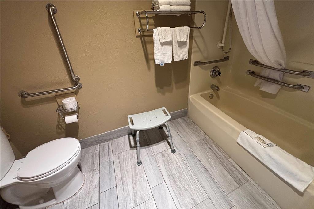 Super 8 by Wyndham McLean Bloomington SW - photo 17