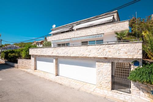 Apartments by the sea Cove Nova Korcula 11353 — 4-Star Luxury Hotel in Vela Luka, Croatia