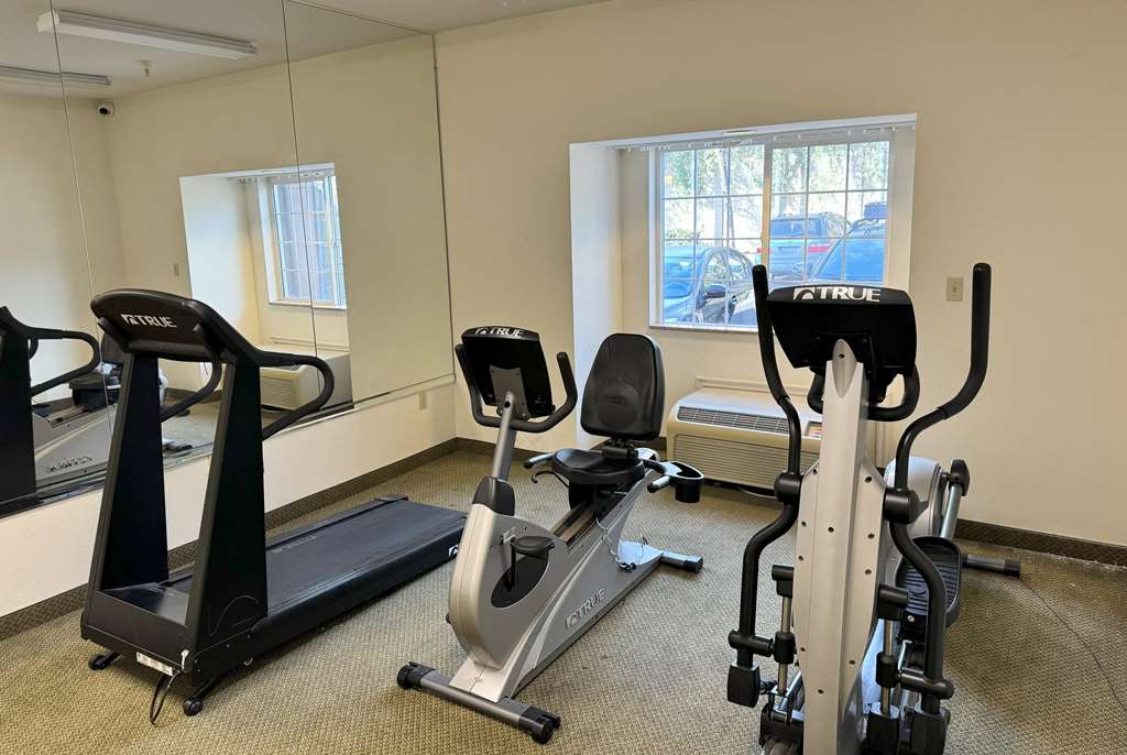 La Quinta Inn & Suites by Wyndham Tulare - photo 17