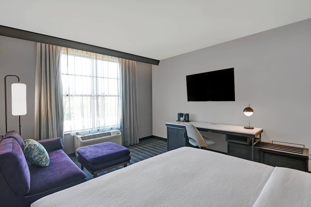 Courtyard by Marriott Manhattan Aggieville - photo 12