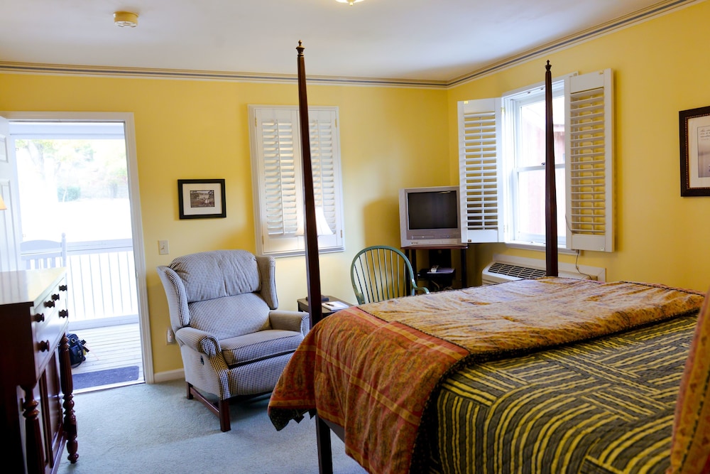 The Green Tree Inn - photo 13