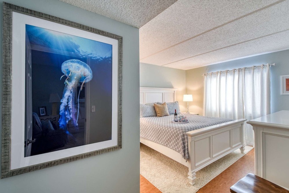 Ocean and Racquet #3116 - featured photo
