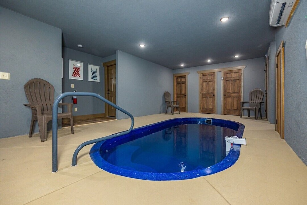 Luna Bear Lodge — 4-Star Luxury Hotel in Gatlinburg, United States