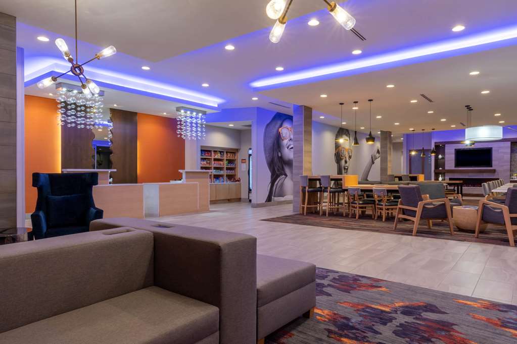 La Quinta Inn & Suites by Wyndham Greensboro Arpt High Point - photo 4