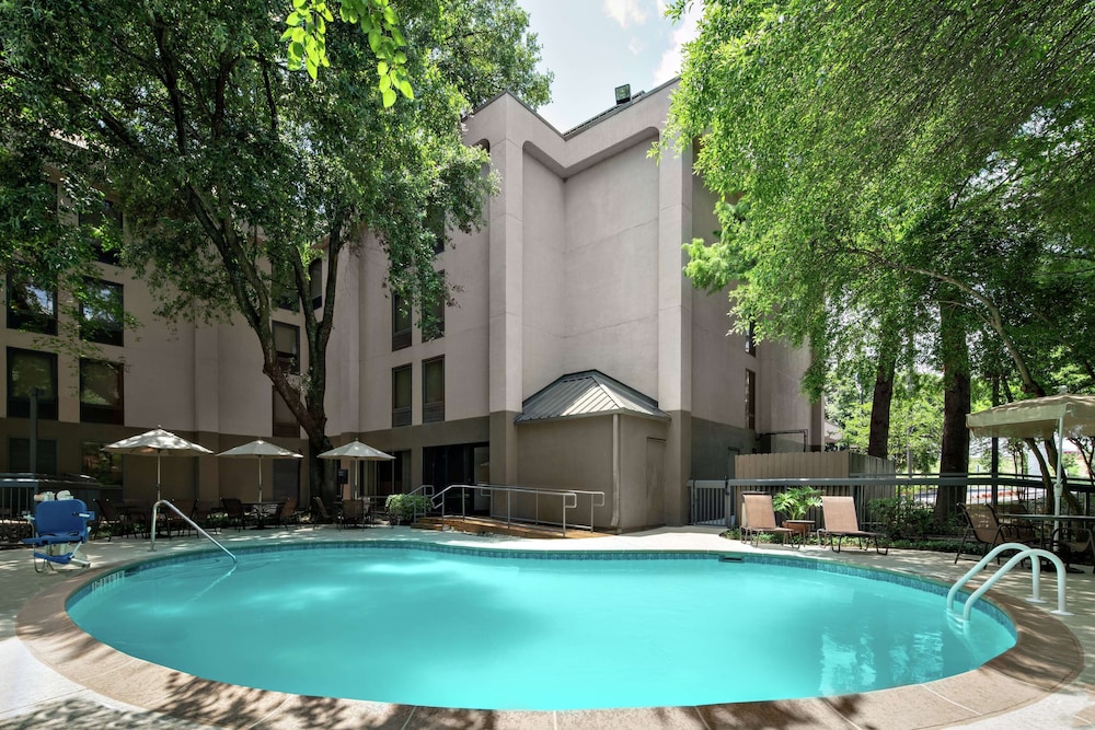 Hampton Inn Austin North @ I 35 & Hwy 183 - photo 17