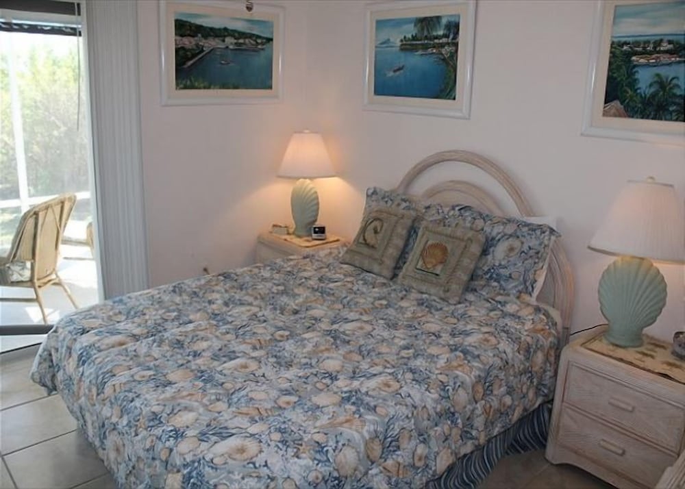 Pet Friendly Oceanfront 3 Bed 2 Bath Ocean Paradise - photo 9