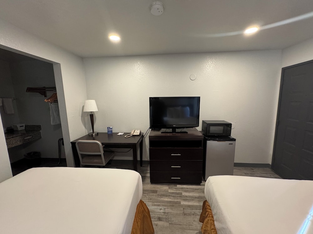Travelodge by Wyndham Sacramento Rancho Cordova - photo 12