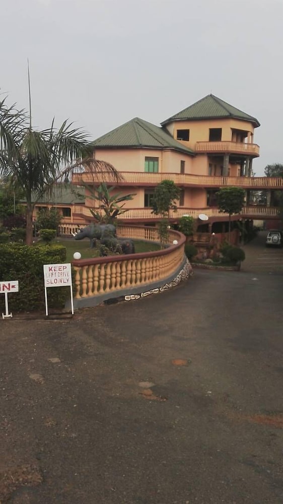 Crane Resort Hotel in Bushenyi, Republic of Uganda