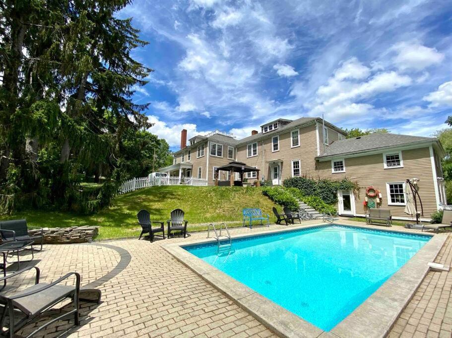 The Jarvis Homestead Historic Maine Mansion — 4-Star Luxury Hotel in Ellsworth, United States