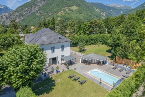 Le Clos Grillet — 4-Star Luxury Hotel in La Chambre, France
