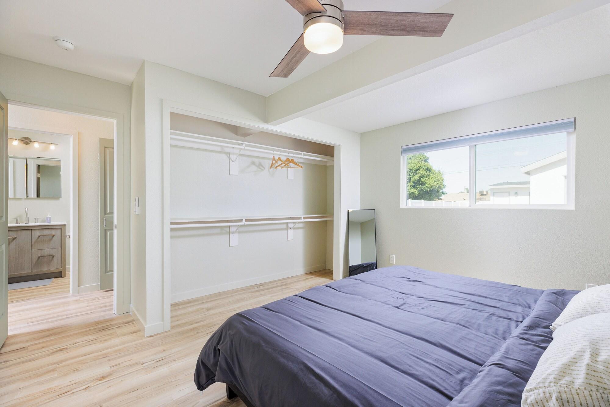 Sunlit Front House I Peaceful & Private Home Away — 4-Star Luxury Hotel in Fontana, United States